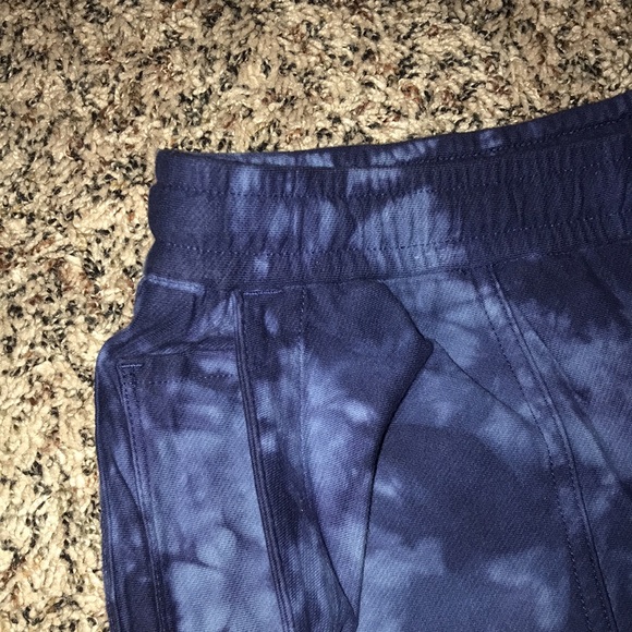 🥳HOST PICK!🥳Athleta Farallon Tie Dye short | NWT! - Picture 2 of 4